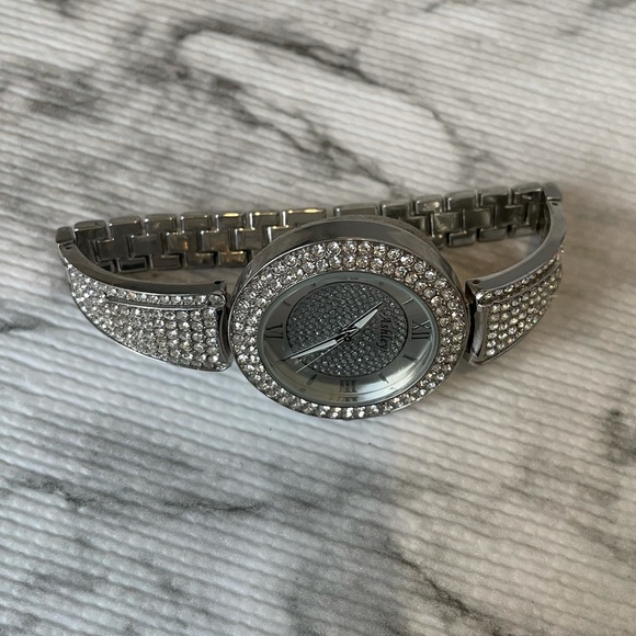 Ashley Watch - Picture 2 of 6